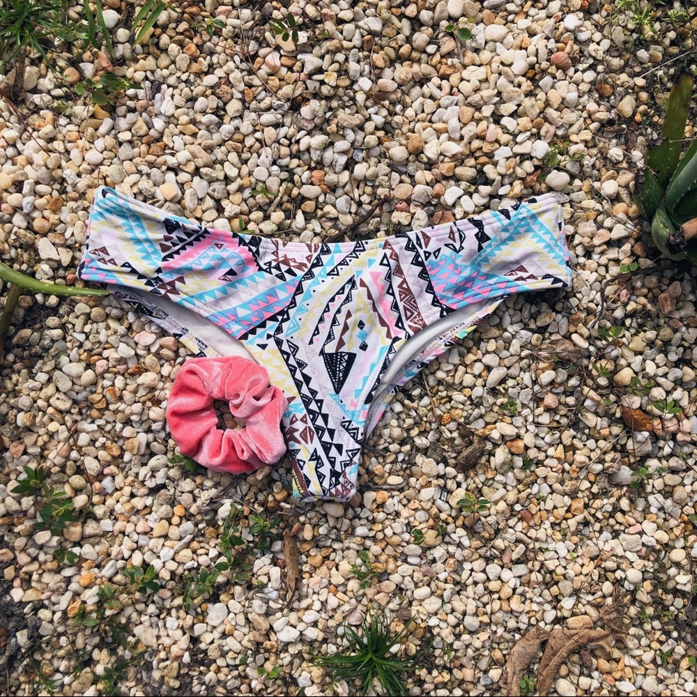 Billabong swimsuit bottoms!